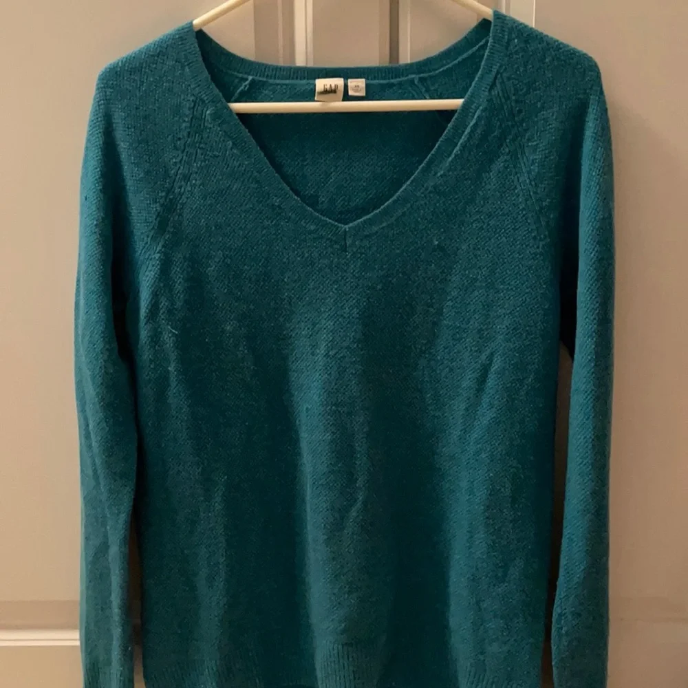 GAP sweater